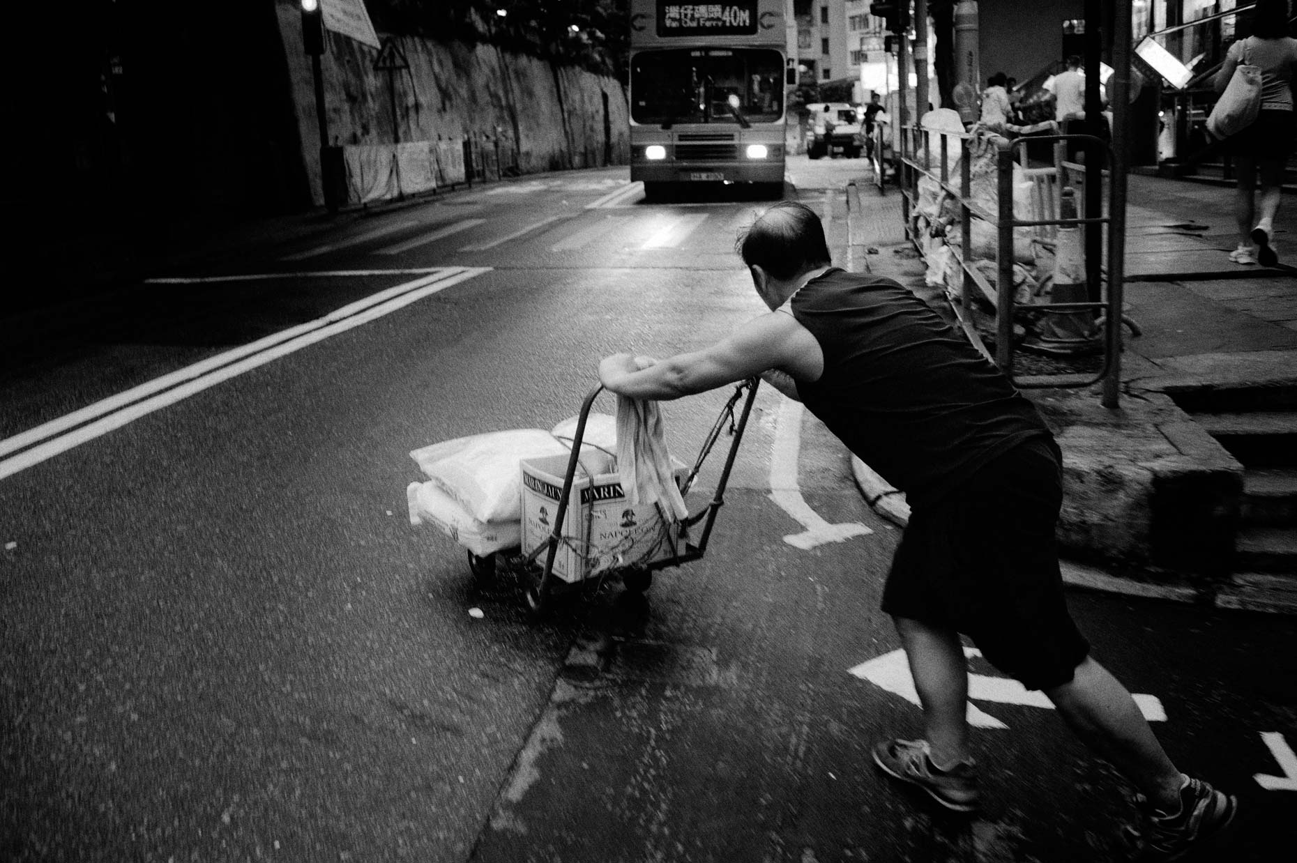 Sheung-Wan,-Hong-Kong_2009.jpg